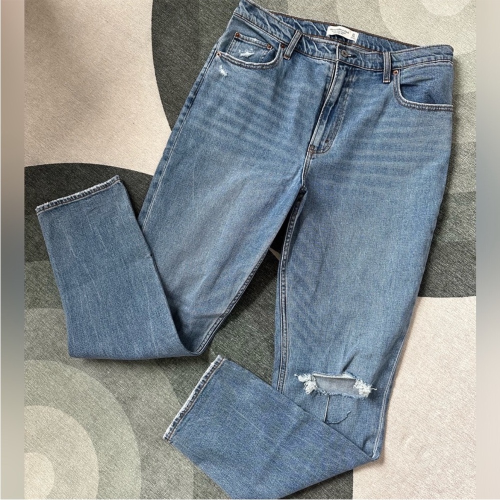 Abercrombie and Fitch Ultra High Rise 90’s Slim Straight Jeans